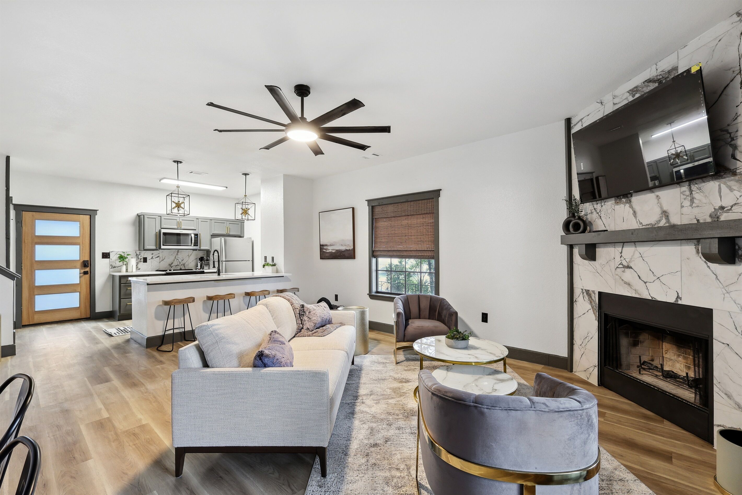 智能电视、壁炉