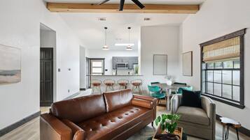 Smart TV, fireplace