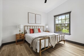 2 bedrooms, travel cot, WiFi, bed sheets