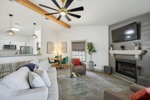 Smart TV, fireplace