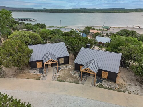 New listing! *Sunshine Retreat: lakeview, fire pit, community pool