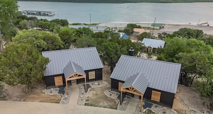 New listing! *Sunshine Retreat: lakeview, fire pit, community pool