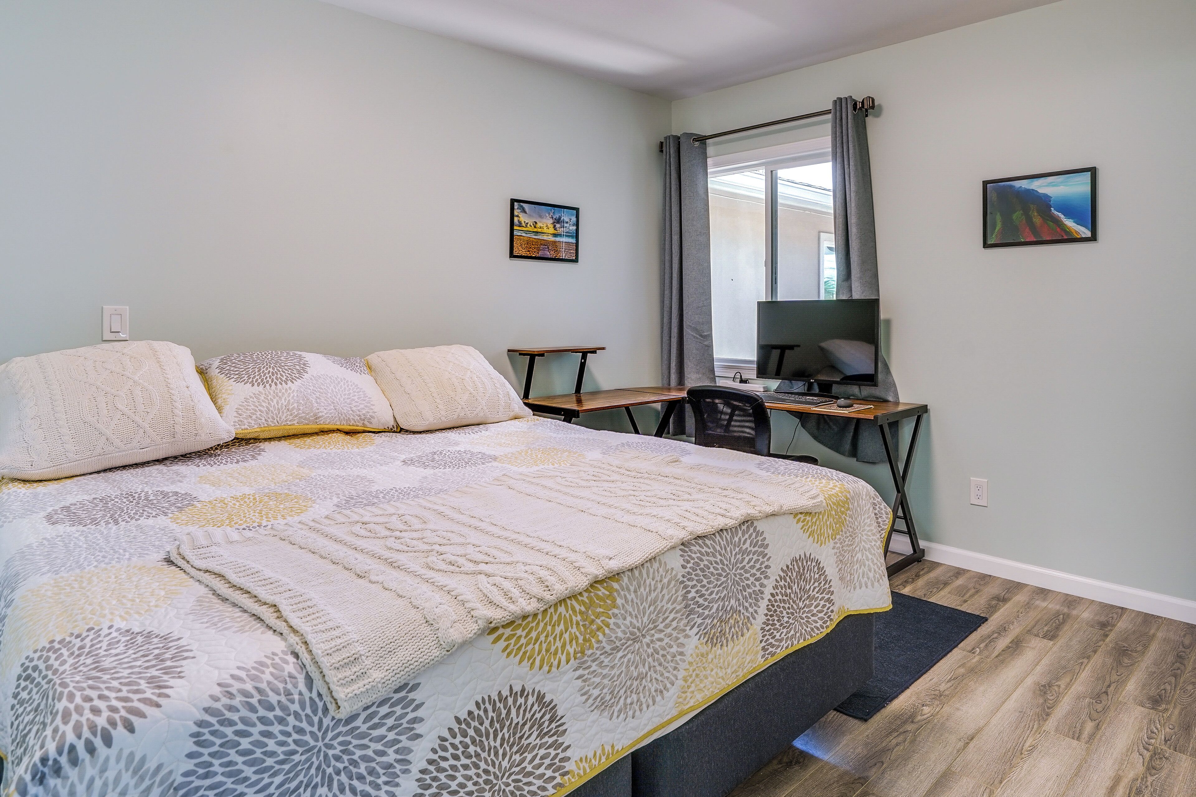 3 bedrooms, desk, iron/ironing board, internet