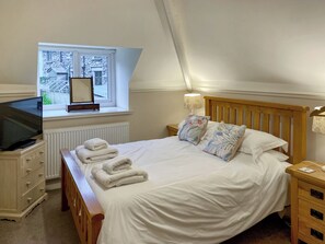 2 bedrooms, free WiFi, bed sheets - 2 bedroom accommodation in Sawrey, near Ambleside (Sawrey, near Ambleside)