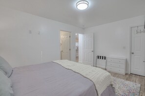 3 bedrooms, iron/ironing board, free WiFi, bed sheets