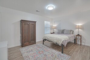 3 bedrooms, iron/ironing board, free WiFi, bed sheets