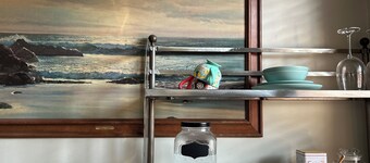 Warm & Cozy Garden suite - YVR with Free parking