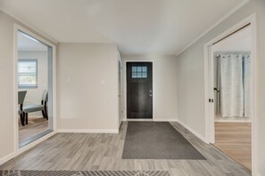 Interior - Charming house in welcoming Denton with. EV charger (Denton)