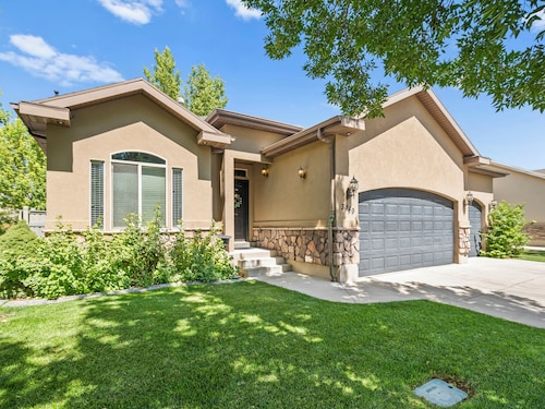 Spacious Home near Silicone Slopes