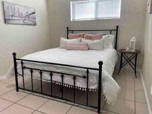 2 bedrooms - Casita under The El Paso Star (El Paso)