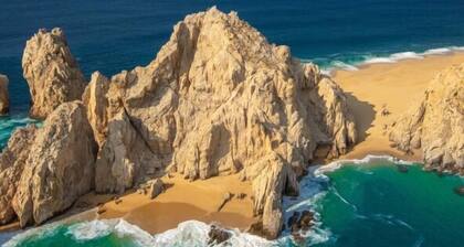 Water condo w/ private terrace & best LOCATION in Los Cabos Marina Downtown....
