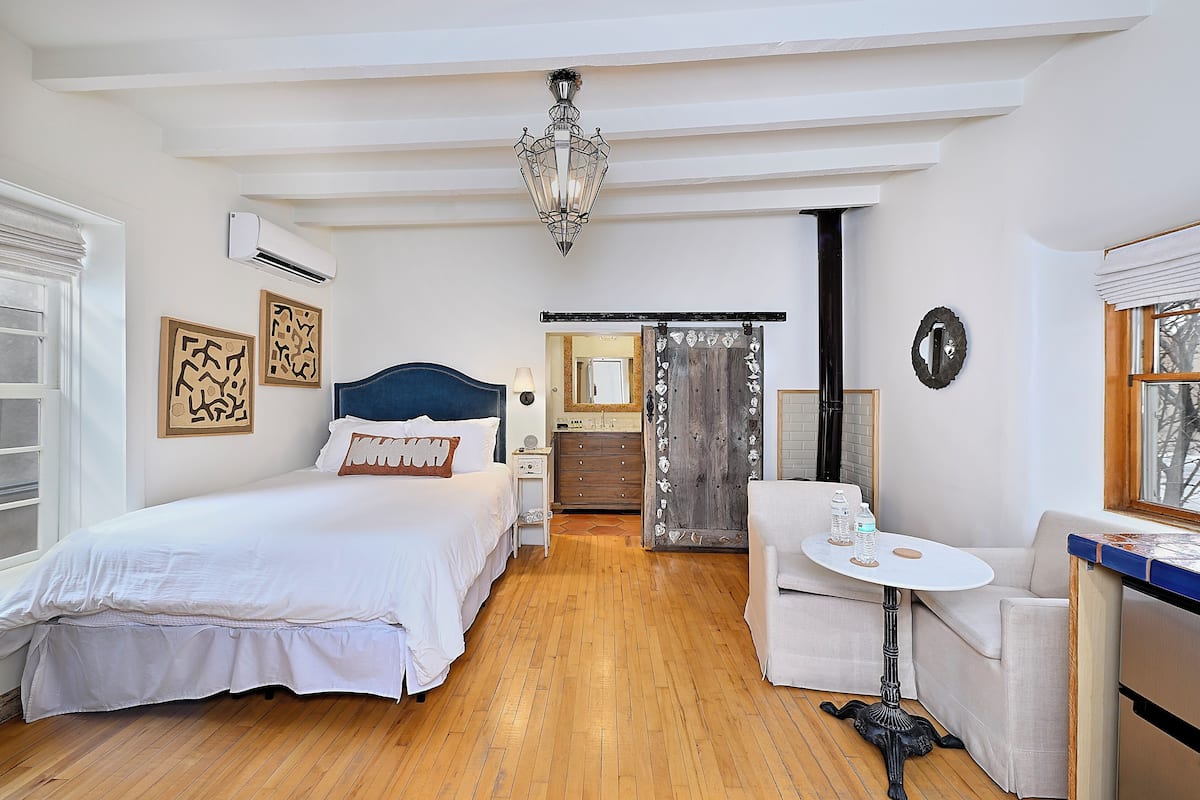 Studio | 1 bedroom, iron/ironing board, free WiFi, bed sheets