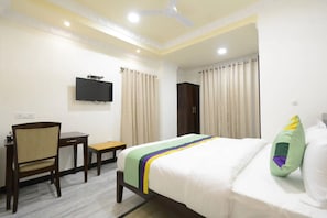 1 dormitorio, escritorio, tabla de planchar con plancha y wifi