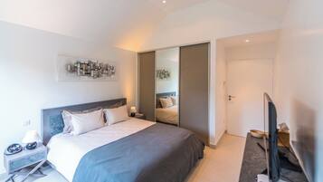 2 habitaciones, escritorio, tabla de planchar con plancha y wifi gratis