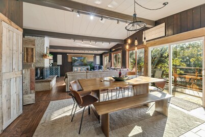 Rustic River Retreat • Hot Tub • Arcade • Beach