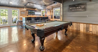 Rustic River Retreat • Hot Tub • Arcade • Beach
