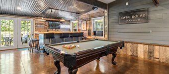 Rustic River Retreat âą Hot Tub âą Arcade âą Beach