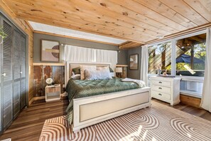 4 bedrooms, desk, free WiFi, bed sheets