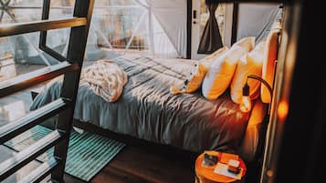 1 habitación, tabla de planchar con plancha, wifi y ropa de cama