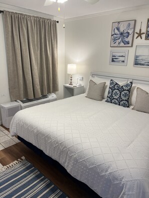 1 chambre, coffres-forts dans les chambres, fer et planche à repasser