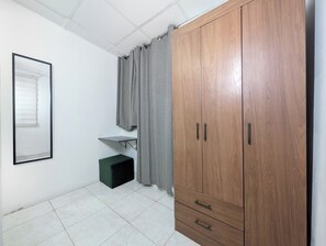 Romantiskt dubbelrum - 1 dubbelsäng | Mörkläggningsgardiner, strykjärn/strykbräda, gratis wi-fi och sängkläder