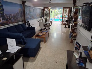 Reception - Hostal Yoha (Panama City)