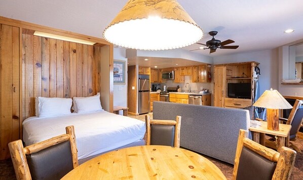 1 bedroom, WiFi, bed sheets - Excellent location for skiers during a great time of the year. (Olympic Valley)