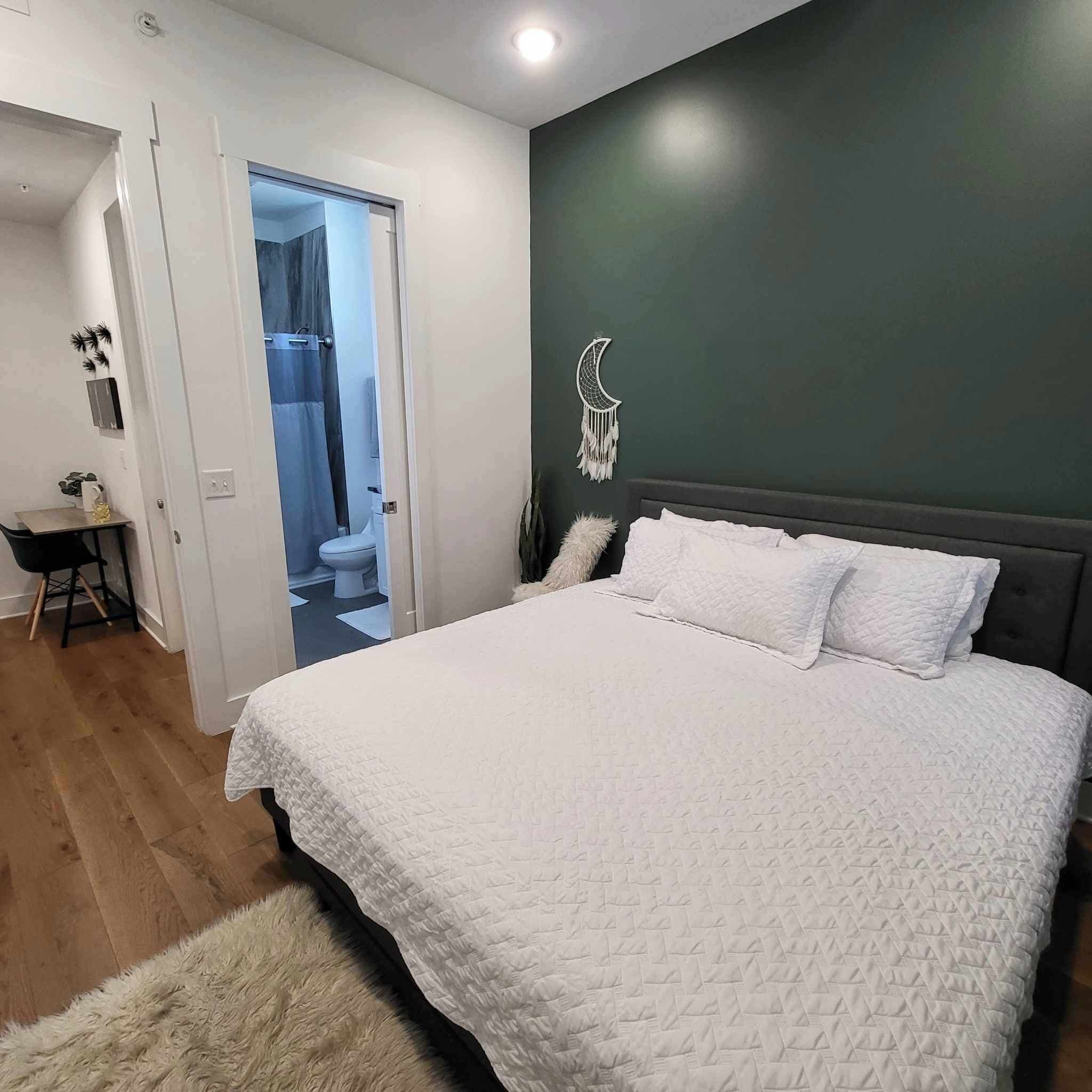 3 bedrooms, desk, iron/ironing board, free WiFi