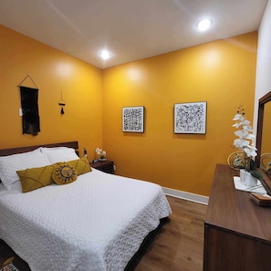 3 bedrooms, desk, iron/ironing board, free WiFi