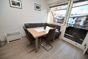 Apartment, Smoking | 2 bedrooms - Apartment Mountain View Top20 Summercard not inc (Kaprun)