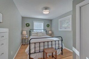 3 bedrooms, desk, iron/ironing board, travel cot