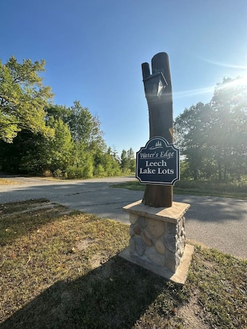 Welcome to Water's Edge: Scenic Entryway celebrating the beauty of nature and adventure