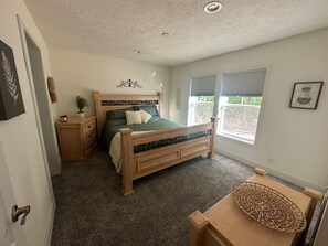 3 bedrooms, desk, iron/ironing board, travel crib