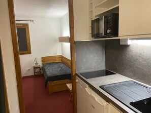 Fridge, microwave, stovetop, dishwasher - Large 4-person studio with Mont Blanc view (La Plagne-Tarentaise)