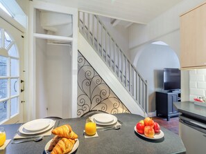 Dining - 3 bedroom accommodation in Knaresborough (Knaresborough)
