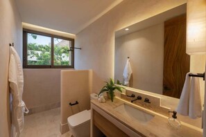 Shower, hair dryer, towels - Luxury Penthouse | 4BR | Private Heated Pool (Tulum)