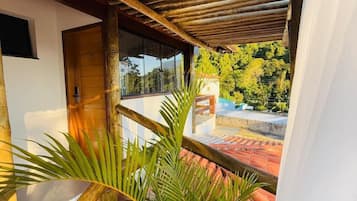 Suite Deluxe, baignoire à jets, vue mer | Terrasse/Patio