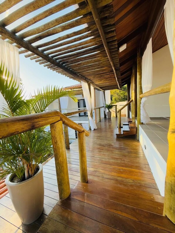 Suite Deluxe, bain à remous, vue mer | Terrasse/Patio