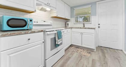 Updated Downtown Sarasota Villa, 2b/2b