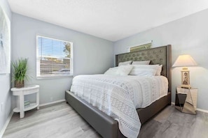 2 bedrooms, iron/ironing board, WiFi