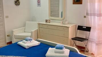 3 chambres, fer et planche à repasser, lit parapluie, Wi-Fi gratuit