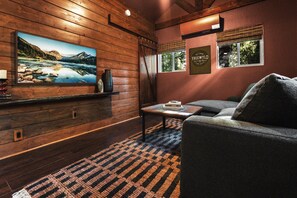 Smart-tv och eldstad