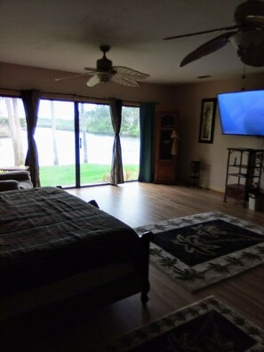 4 slaapkamers, een strijkplank/strijkijzer, reisbedje, wifi