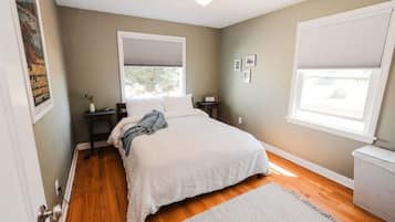 2 dormitorios, escritorio, tabla de planchar con plancha y wifi