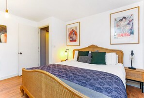 2 bedrooms, iron/ironing board, WiFi, bed sheets - Stylish, comfortable, and spacious Haggerston 2 bed apartment *rarely available* (London)