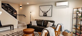 Downtown, close to BC ferry & Nat'l  park