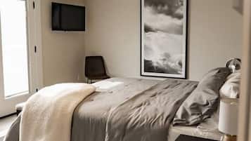 2 bedrooms, travel crib, WiFi, bed sheets