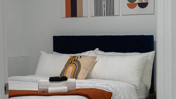 3 bedrooms, desk, iron/ironing board, travel crib