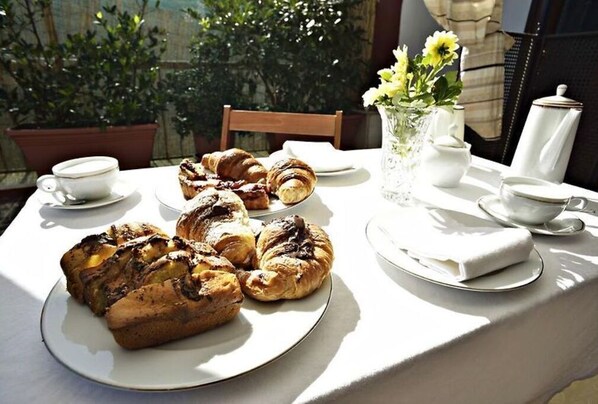 Outdoor dining - THE VILLAGE - Blue Room (Valmontone)