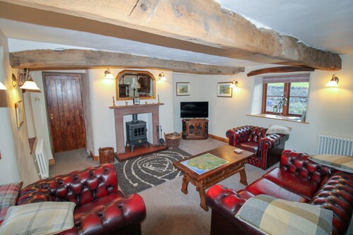 A cottage that sleeps 4 guests  in 2 bedrooms